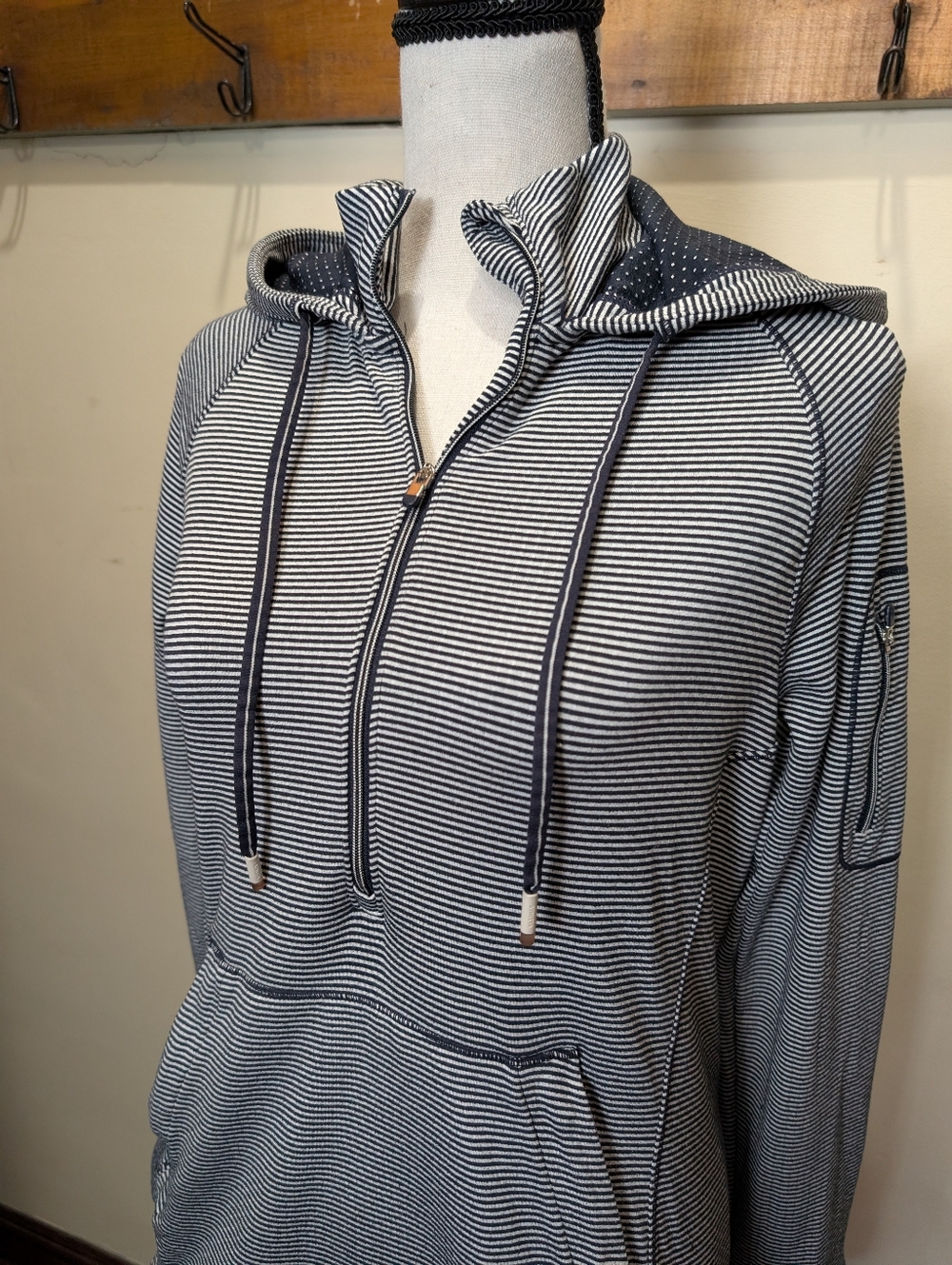 Athleta Womens Heavenly Heights Striped Hoodie Navy Long Sleeve 1/2 Zip - Picture 3 of 16